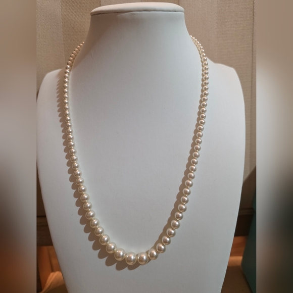 VINTAGE 1940'S STERLING GRADUATED SIMULATED PEARL NECKLACE 18 IN - Picture 1 of 4